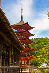 Fototapeta premium wood pagoda in front of mount fuji 