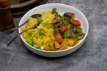 Vegan power bowl- quinoa, mushroom adn pepper stew, seitan