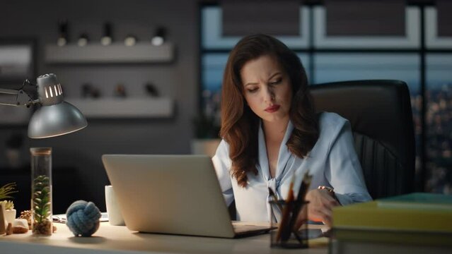 Businesswoman reacting cellphone notification dark office. Woman reading message