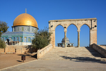 Fototapeta premium Temple Mount known as the the Noble Sanctuary of Jerusalem located in the Old City of Jerusalem, is one of the most important religious sites in the world.