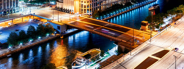 Skyscapers along the Chicago River, Chicago, IL - obrazy, fototapety, plakaty