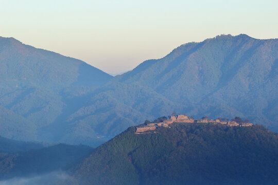 兵庫県　立雲峡から見た朝の竹田城