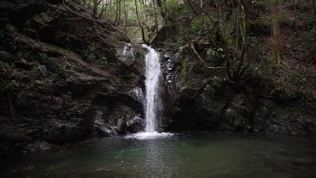 瀬戸淵の滝　愛知県新城市