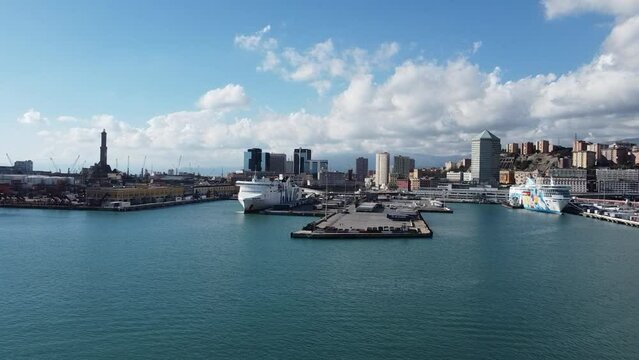 video aereo col drone della citt&agrave; di genova