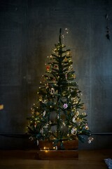 飾り付けたクリスマスツリー