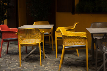 Fototapeta na wymiar A beautiful table with chairs outside near the cafe
