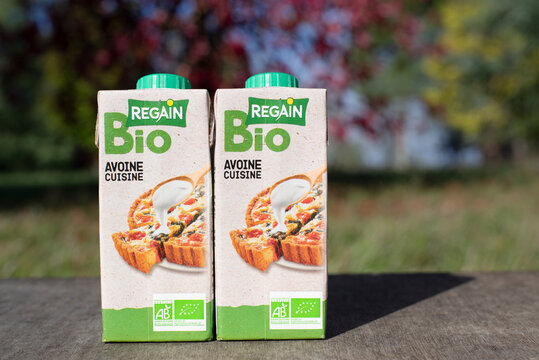 Briquettes de cr&egrave;me v&eacute;g&eacute;tale de la marque Regain Bio, France