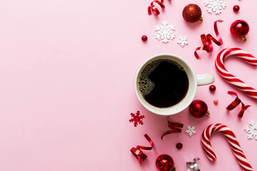 Delicious fresh festive morning coffee in a ceramic cup with little wrapped gifts, ornament and xmas toy. Cup of coffee and new year toys - obrazy, fototapety, plakaty