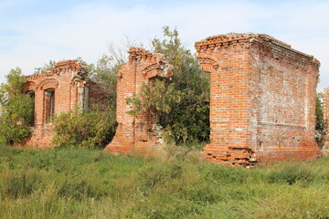 Ruins of an ancient building from the 17th century