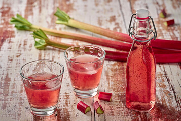 Selbstgemachte Rhabarberlimonade