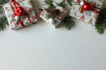 Boże Narodzenie, kartka świąteczna, prezenty i dekoracje świąteczne. Christmas decorations, Christmas card, get a gift.  - obrazy, fototapety, plakaty