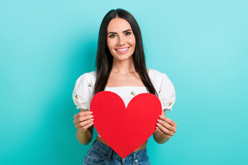 Photo of girlfriend romantic charming lady holding red paper big figure advert invitation valentine day isolated on cyan color background