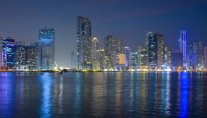 Fototapeta na wymiar Night landscape of the embankment of the emirate of Sharjah, United Arab Emirates