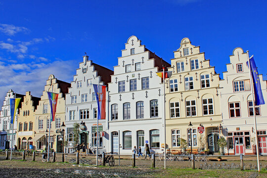 Friedrichstadt: Treppengiebelh&auml;user am Marktplatz (Schleswig-Holstein)