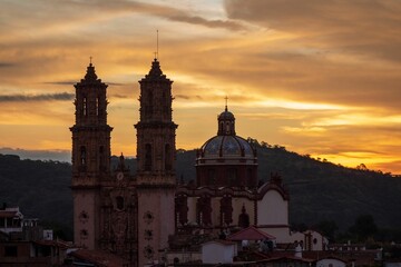 Fototapeta na wymiar Church of Taxco Guerrero, Mexico during sunrise
