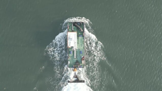 Beira Rio Tejo Portugal Bra&ccedil;o Prata Barco Cabo Ruivo Marvila Parque Lisboa Ver&atilde;o Europa Docas Residenciais Estu&aacute;rio Azul Verde Paisagem Natural Navio Portugu&ecirc;s Portugal Marginal Freguesia