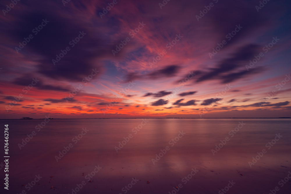 Poster fantastic sea sky sunset. dramatic colorful clouds over seascape horizon. inspirational nature majes - Posters