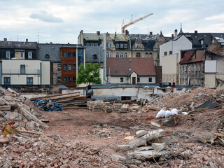 Dismantling and demolition of the old building for the construction of a new building