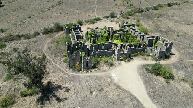 Ru&iacute;nas Abandonado Sanat&oacute;rio Albergaria Grandella Desmoronamento Desabitado Destru&iacute;do Obra Constru&ccedil;&atilde;o Parque Municipal Cabe&ccedil;o de Montachique Ribas de Cima Fanh&otilde;es Lisboa Portugal Cabe&ccedil;o de Montachique