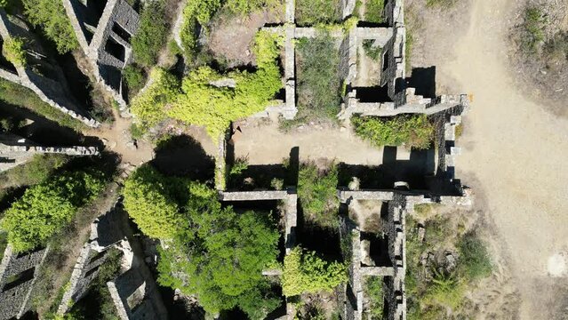 Ru&iacute;nas Abandonado Sanat&oacute;rio Albergaria Grandella Desmoronamento Desabitado Destru&iacute;do Obra Constru&ccedil;&atilde;o Parque Municipal Cabe&ccedil;o de Montachique Ribas de Cima Fanh&otilde;es Lisboa Portugal Cabe&ccedil;o de Montachique