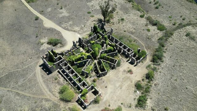 Ru&iacute;nas Abandonado Sanat&oacute;rio Albergaria Grandella Desmoronamento Desabitado Destru&iacute;do Obra Constru&ccedil;&atilde;o Parque Municipal Cabe&ccedil;o de Montachique Ribas de Cima Fanh&otilde;es Lisboa Portugal Cabe&ccedil;o de Montachique
