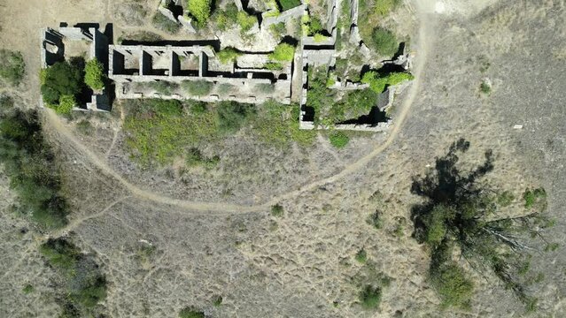 Ru&iacute;nas Abandonado Sanat&oacute;rio Albergaria Grandella Desmoronamento Desabitado Destru&iacute;do Obra Constru&ccedil;&atilde;o Parque Municipal Cabe&ccedil;o de Montachique Ribas de Cima Fanh&otilde;es Lisboa Portugal Cabe&ccedil;o de Montachique