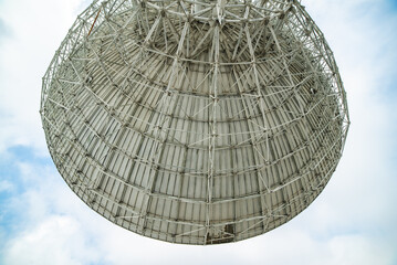 Large radio telescope, parabolic antenna
