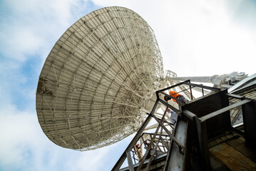Large radio telescope, parabolic antenna