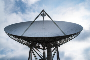 Large radio telescope, parabolic antenna - obrazy, fototapety, plakaty