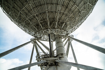 Large radio telescope, parabolic antenna