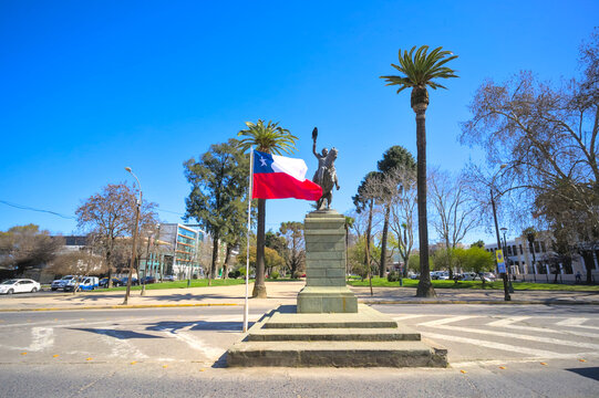 Chilean flag near horse statue on Alameda àrl in small south american city