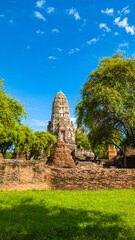 Fototapeta na wymiar Ruins that are valuable and the beauty of the architecture of the Ayutthaya period..Wat Phra Ram in the Ayutthaya period was the capital.The atmosphere is like going back in time in a historical era