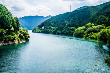 有田川の二川ダム付近の風景