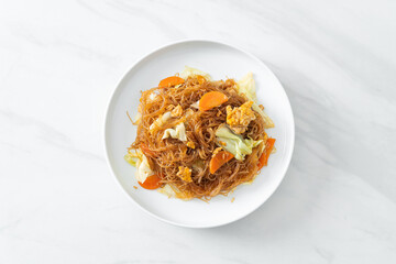 stir fried vermicelli with cabbage, carrot and egg
