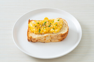 bread toast with scramble egg