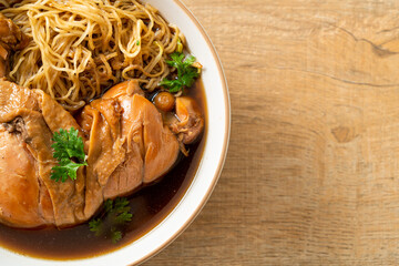 Noodles with Braised Chicken in Brown Soup
