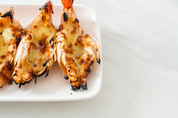 grilled river prawns or shrimps with cheese