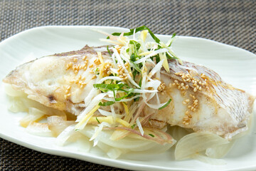 鯛の中華風蒸し魚。
