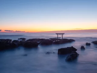 Tuinposter 夜明け前の神磯の鳥居 © m.nakamura