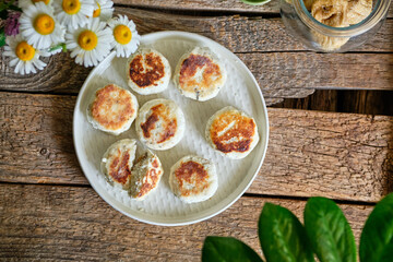 Syrnik with chia seeds and figs. 