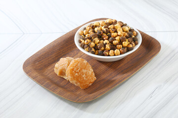 Roasted Chana or Bhuna Chana with Gur, Gud or jaggery
