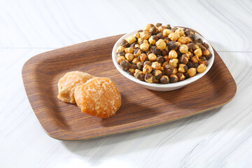 Roasted Chana or Bhuna Chana with Gur, Gud or jaggery