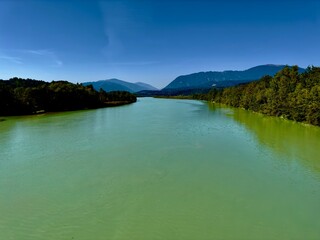 Fototapeta premium Drau in Föderlach (Kärnten, Österreich)