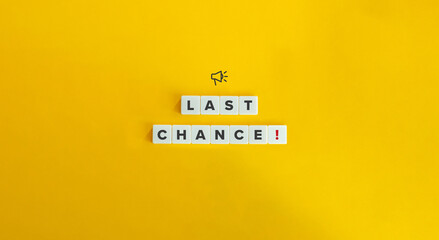 Last Chance Phrase on Block Letter Tiles. Scarcity Principle of Persuasion, Marketing, Psychological, and Purchase Trick. Concept Image. - obrazy, fototapety, plakaty