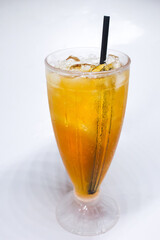 a glass of iced tea
