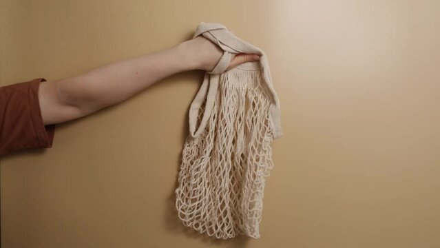 net bag in hand,Zero waste shopping,textile mesh bag