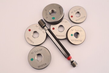threaded ring, threaded cylindrical or conical gauge. It is used to check threaded shafts.