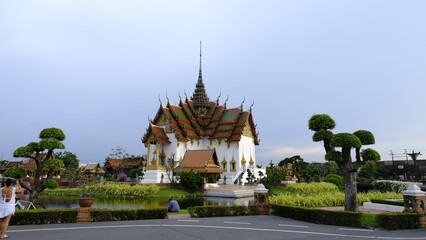 Fototapeta na wymiar Scenic view of Dusit Maha Prasat Hall in Bangkok, Thailand on blue sky background