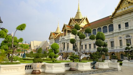Obraz premium Scenic view of Temple of the Emerald Buddha in Bangkok, Thailand on clear sky background