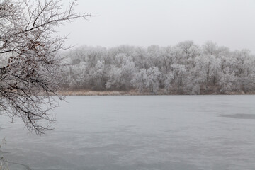 Obraz na płótnie Canvas Panorama of wide river on winter day